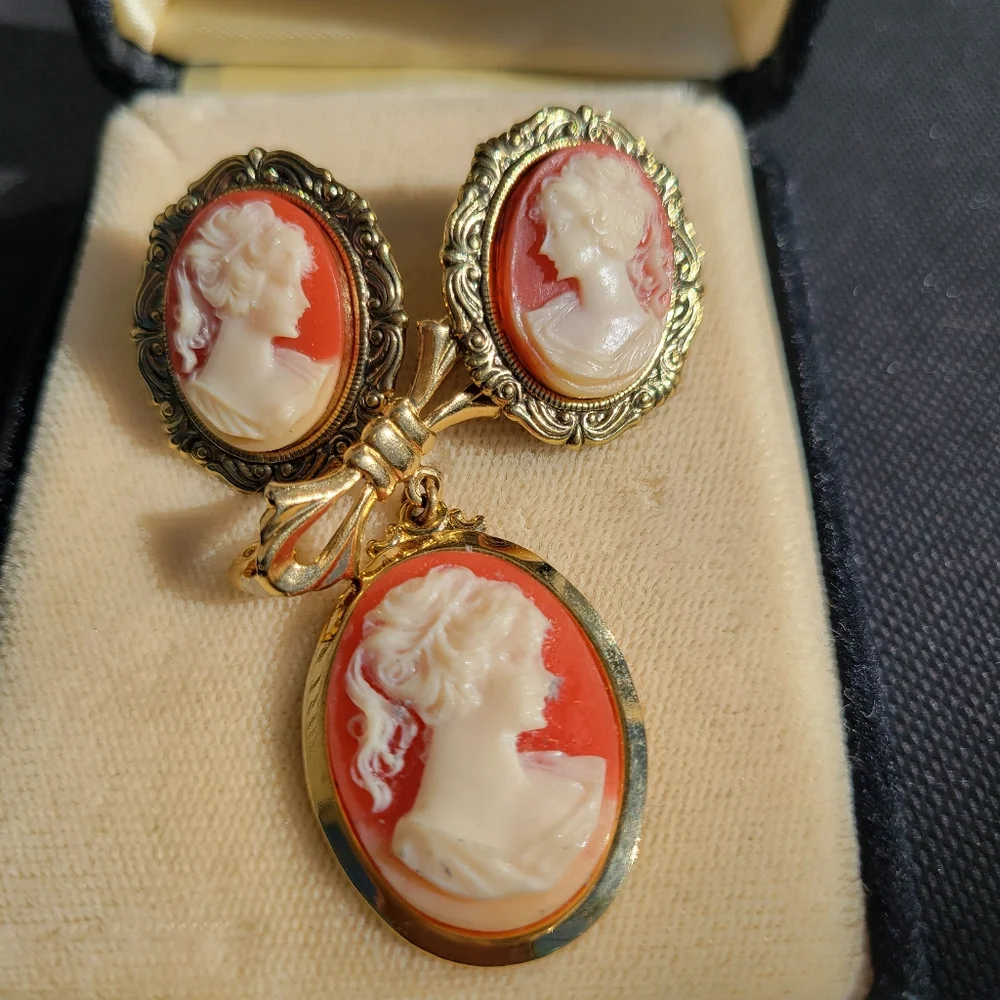 Elegant Cameo Demi Parue ~ Brooch & Pierced Earrings ~ Pretty! ~ Vintage Style